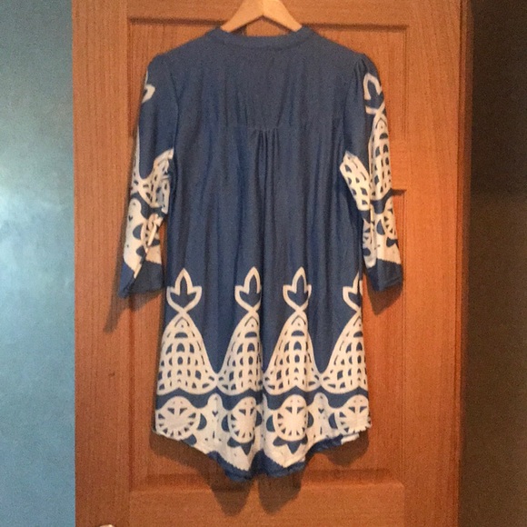 REBORN 3/4 sleeve tunic light blue white NWT S - Picture 3 of 7
